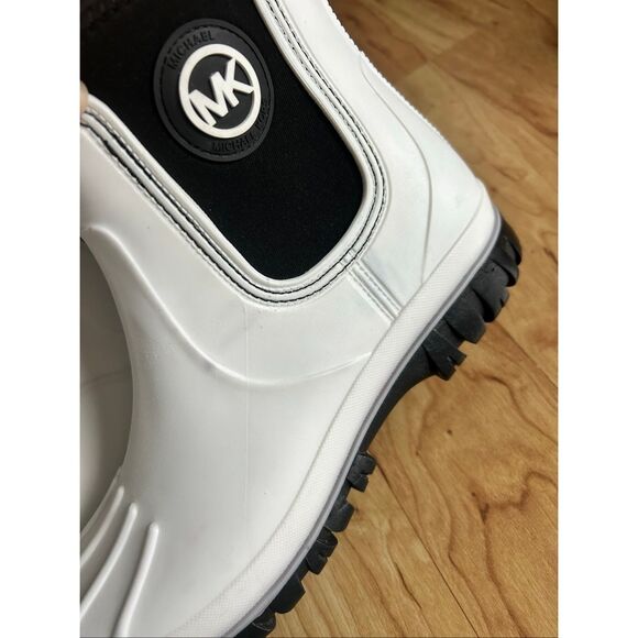 Michael Kors Tucker Rainboot - signature boot *NEW* - Ladies Size 10 no box tran - Picture 2 of 8